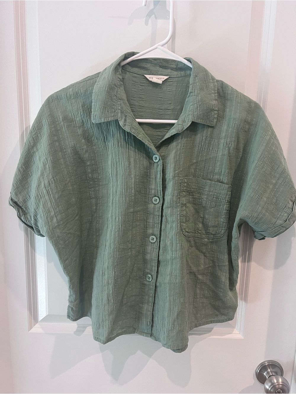 Aeropostale Sage Green Short-Sleeve Button-Up Shirt Size Medium